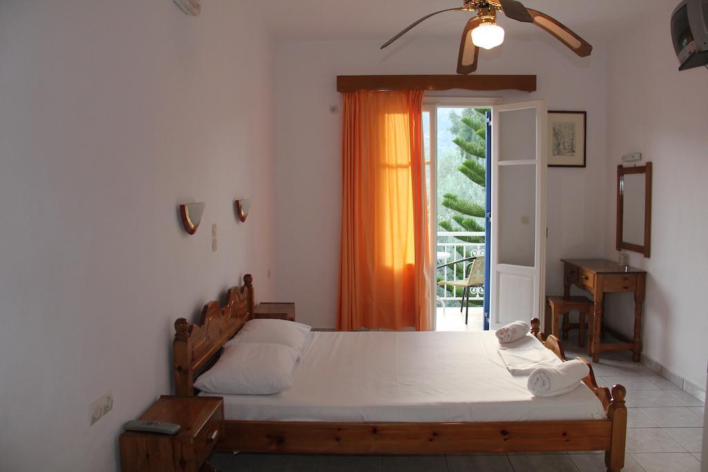 Theodora Studios Geni  Ruang foto