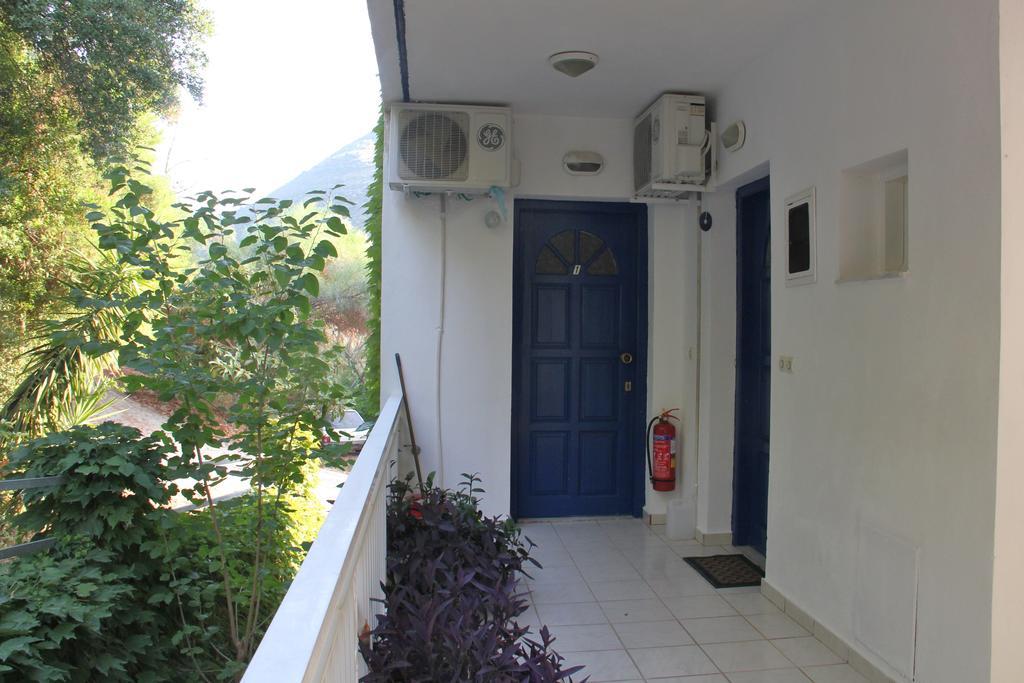 Theodora Studios Geni  Ruang foto